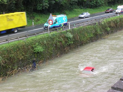 Auto bat Deba ibaira jausi da gaur goizean Maltzagan