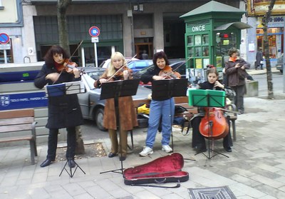 Musikarien inbasioa Eibarko kaleetan