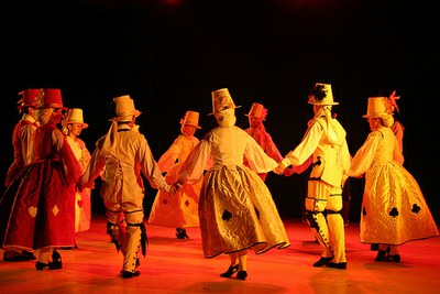 Maritzuli dantza konpainiaren Aurrez Aurre Coliseoan