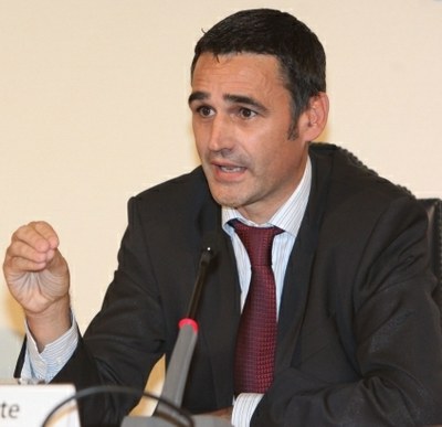 “Lo patriótico es salir fuera”