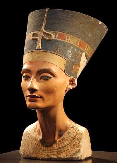 Chillida eta Nefertiti, garaikideak