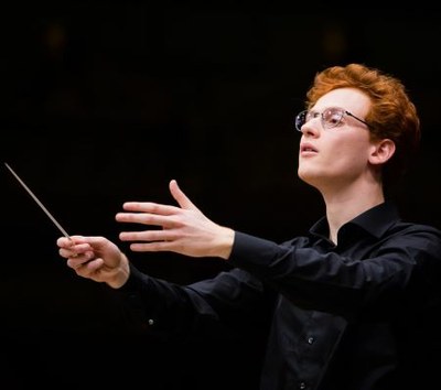 Ezker eskuaz agintzen duen zuzendari ilegorria