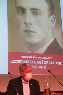 José  de Arteche aldarrikatuz