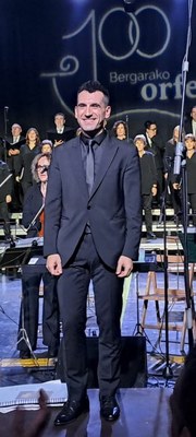 Mendeurrenean, kantuzaleak bai, agertoki aproposik ez