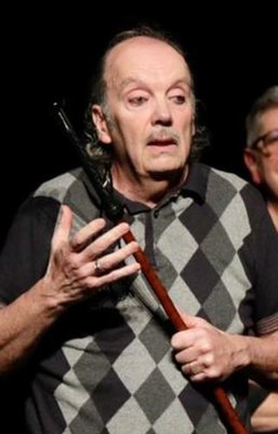 Oholtzetako maisuak oholtzak utzi