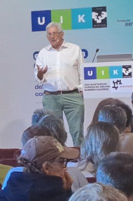  Zientzia, gizadiaren abenturarik handiena