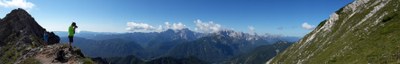Gorako aldapa bukatu eta gailurraren azpitik ikusten zen panoramikoa Gorako aldapa bukatu eta gailurraren azpitik ikusten zen panoramikoa