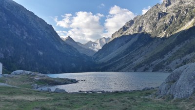 Gaubeko lakua, atzean Vignemale Gaubeko lakua, atzean Vignemale