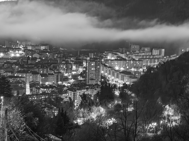 Laono guztien azpitik Eibar gauez Milafloresetik