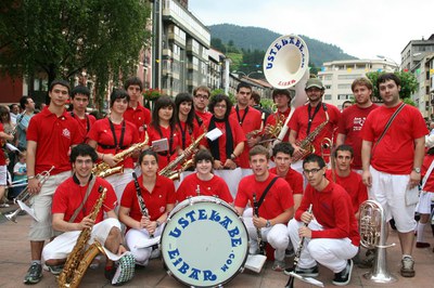 Eibarko Udalak Ermuko txaranga kontratatu du danborradarako, Ustekabe beharrean