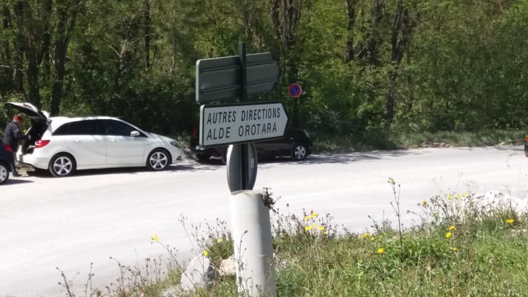 "Alde orotara" modu erraz eta eraginkorra norabide/noranzko korapiloari. "Alde orotara" modu erraz eta eraginkorra norabide/noranzko korapiloari.