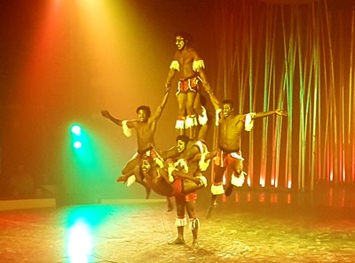 Il Circo Italiano: Gaurko saltinbankiak, moixigangak eta giza-dorreak