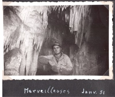 Antzerki zirikada bat