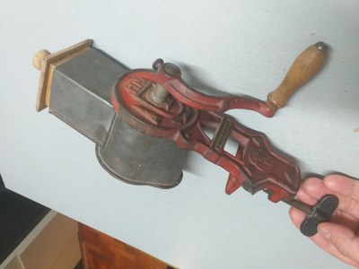 ELMA birringaillu bat