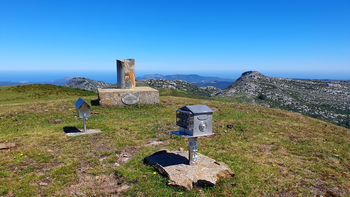 Armañon (856 m), tontorra eta postontziak