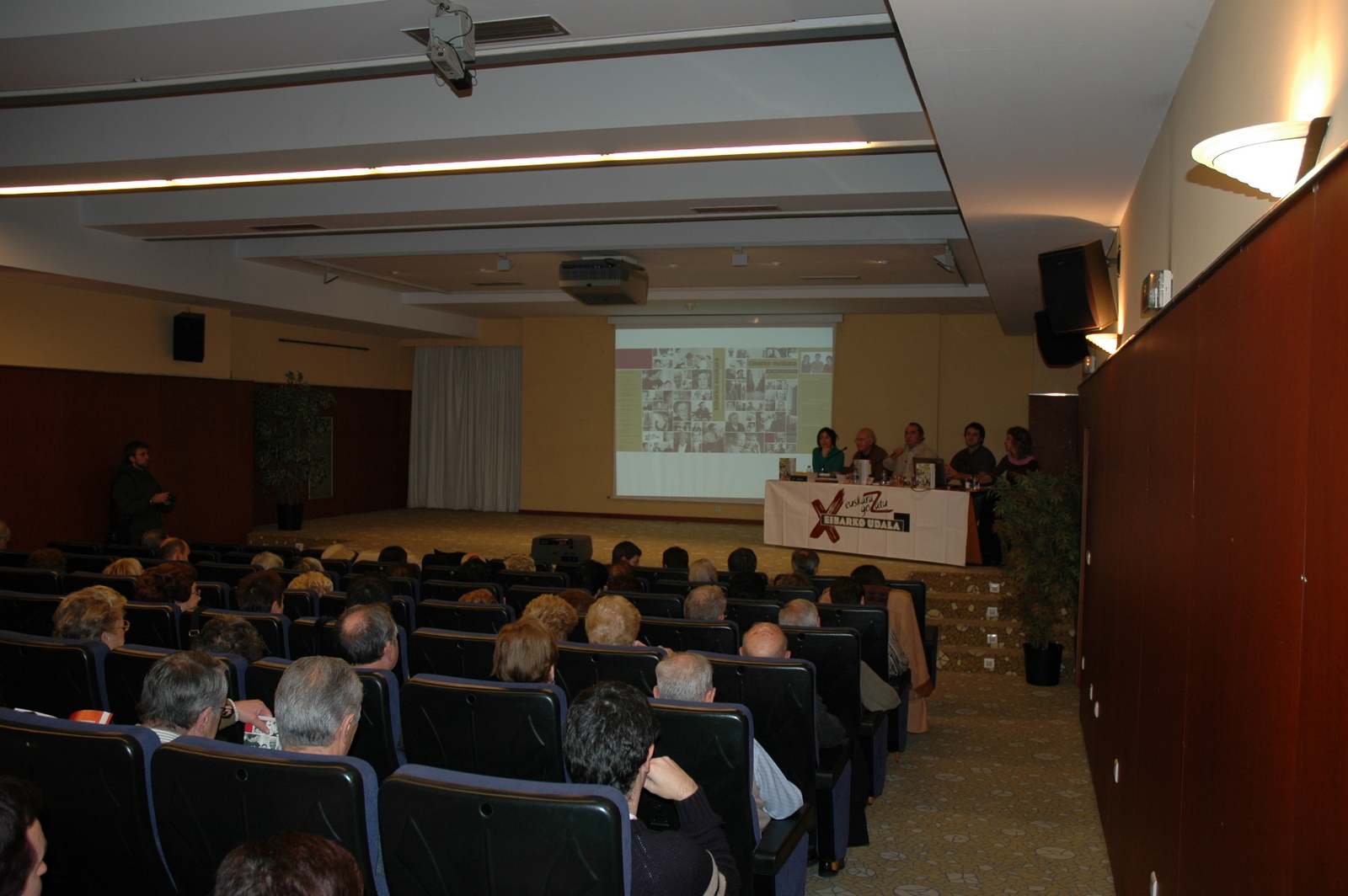 "Eibarko Euskara" liburua (07)