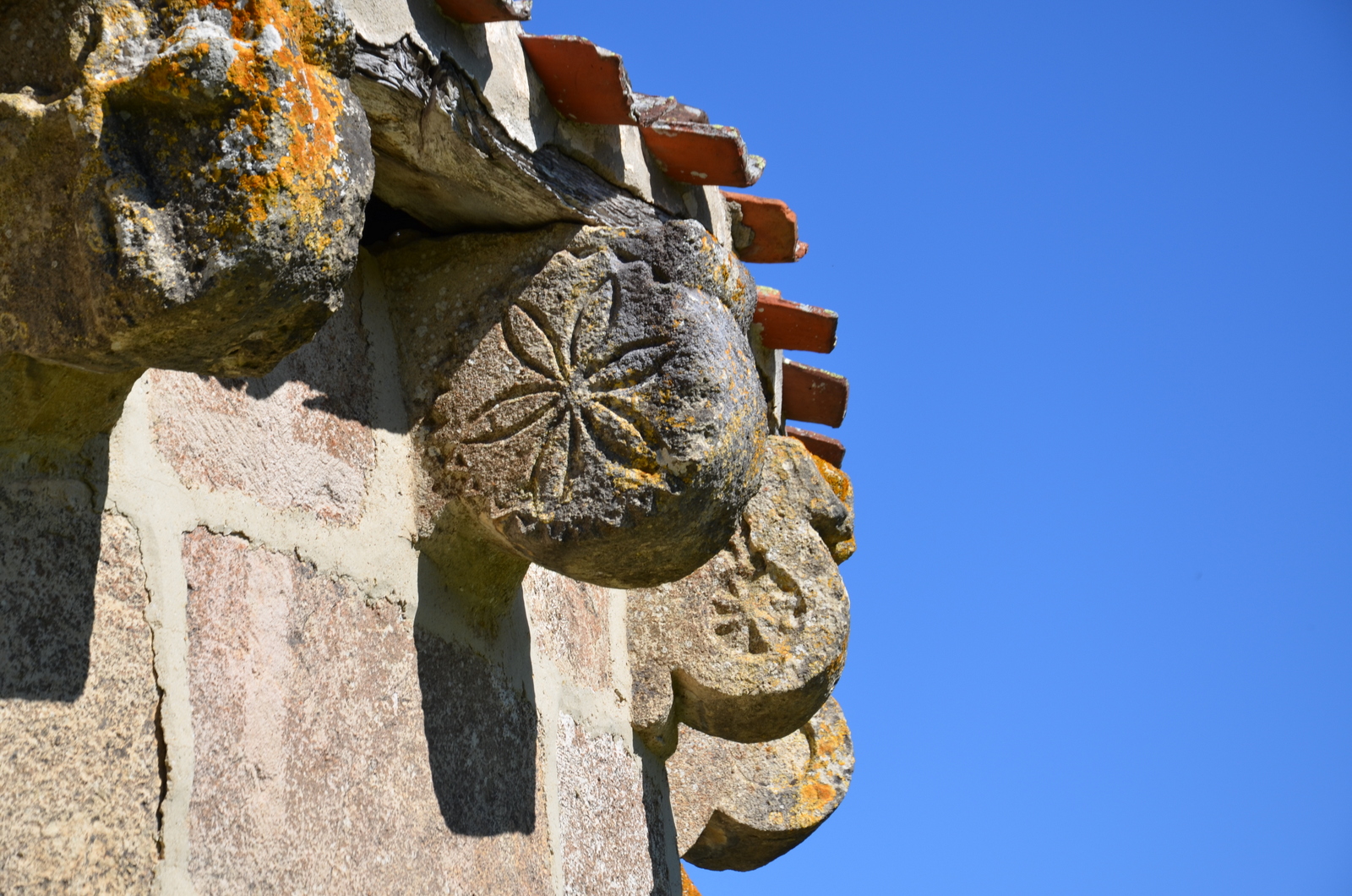 Elizmendiko Andra Mari eliza, Kontrasta (Harana, Araba) - 02