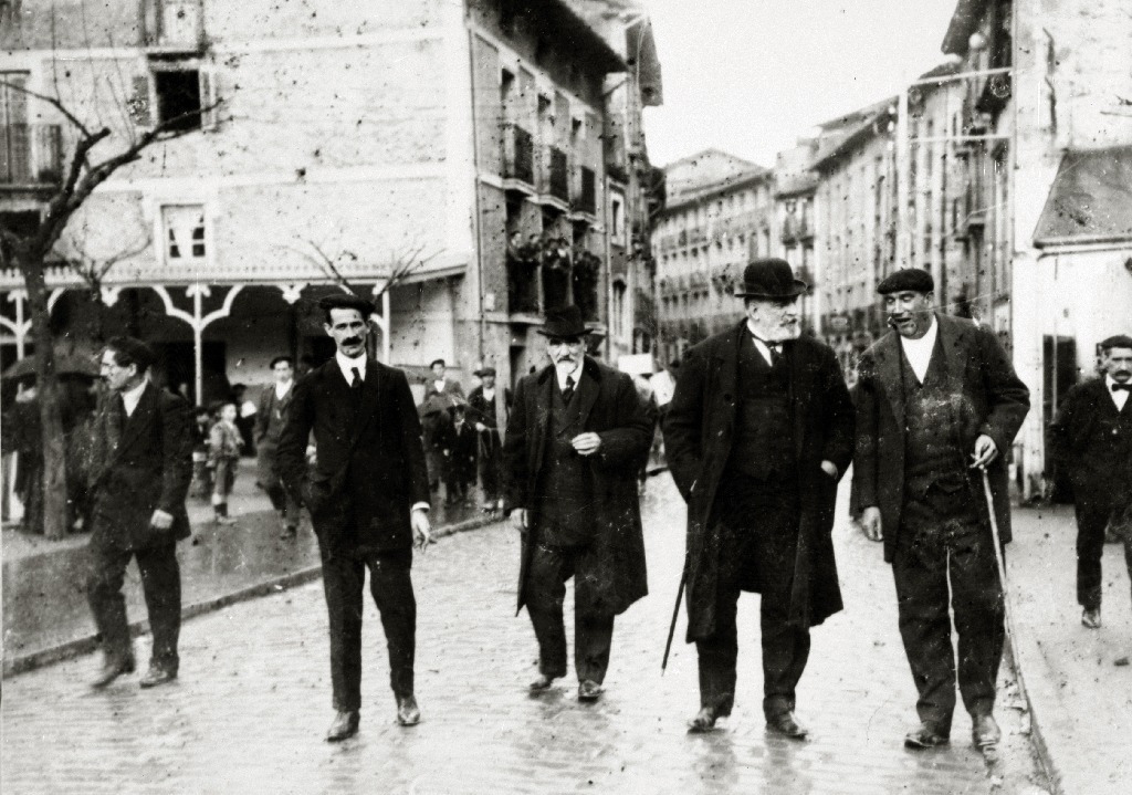 Fermin Calbetón, Tupi taberna parean, Eibar (c.1915)