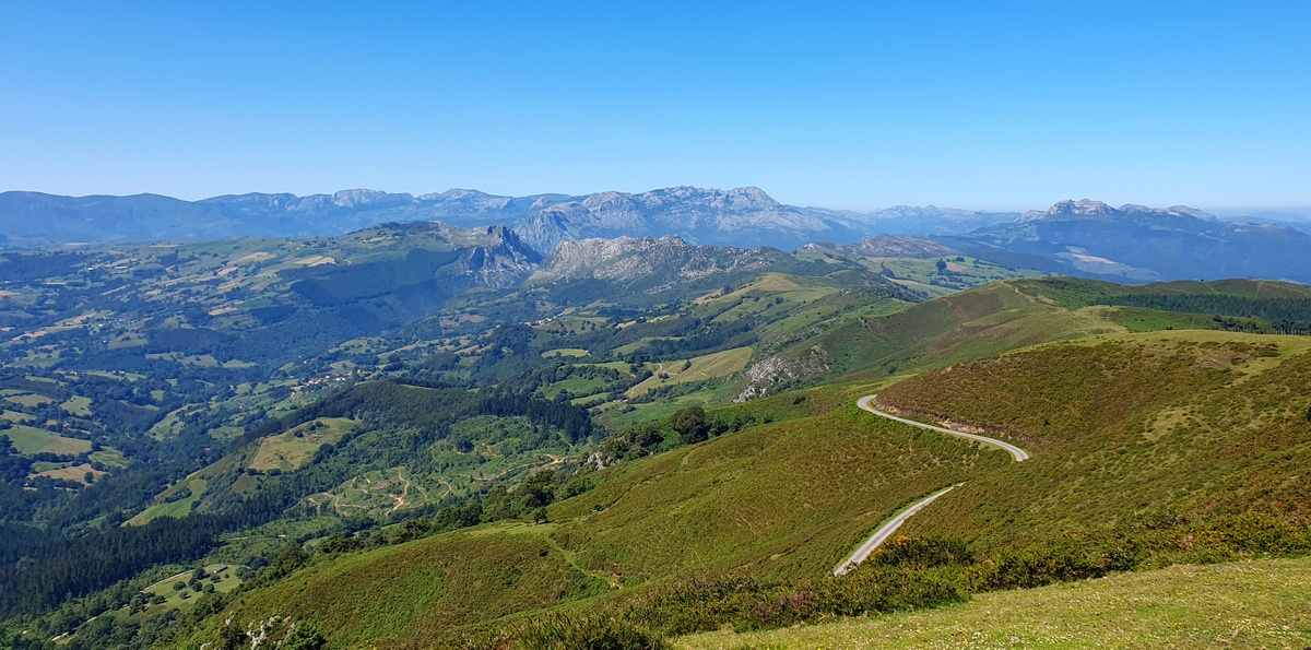Karrantza, Ranero ingurua eta Cantabria aldea Armañon (856 m) tontorretik