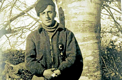 Beiztegi eta Ugalde'tar Ion-ek Antonio Sarasua-ri