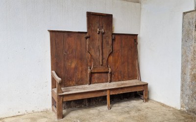 Zizeilua, aldi berean jarleku eta mahai eraisgarri den Euskal Herriko altzari tradizionala