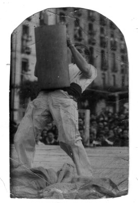 Jose Gisasola Urkizuko plazan San juanetan