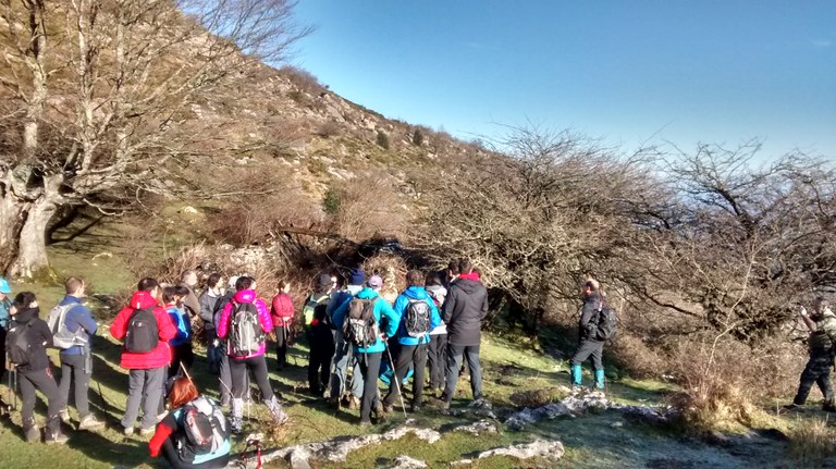 Uztapideren artzai txabolaren aurrean