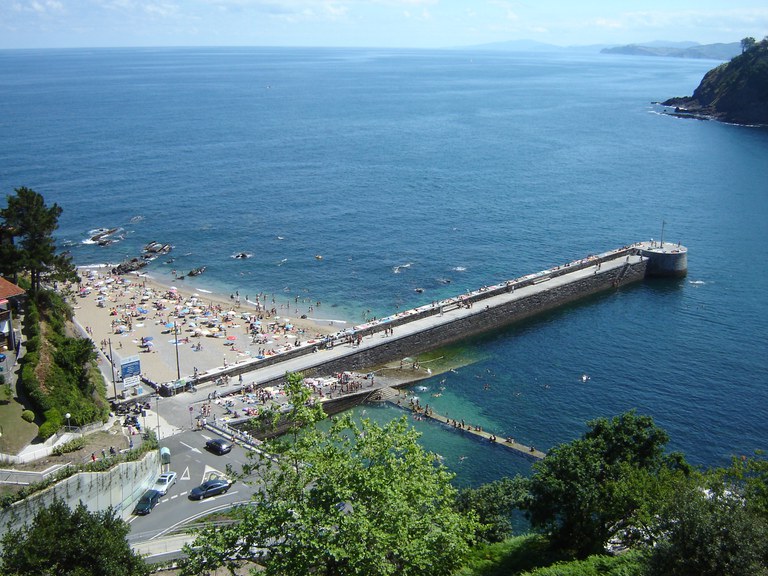 Mutrikuko igerilekua 2002-an Mutrikuko igerilekua 2002-an